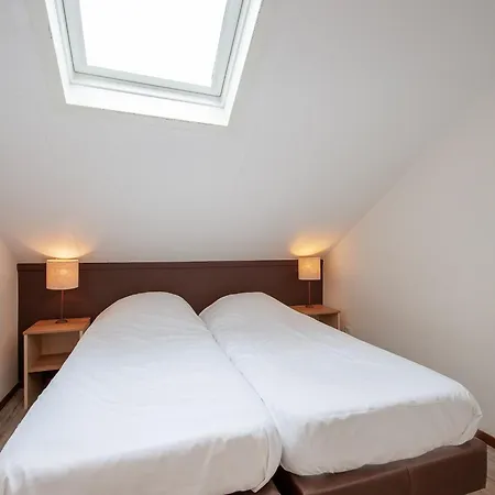 Luxurious With Six Bedrooms, In Surroundings Villa *