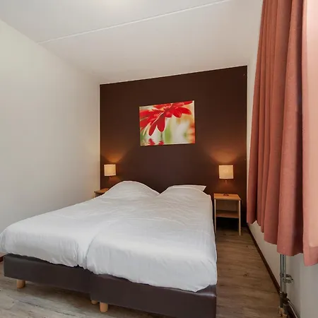 Luxurious With Six Bedrooms, In Surroundings Villa